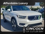 2021 VOLVO XC40 MOMENTUM 